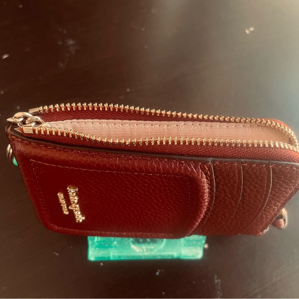 KATE SPADE
Burgundy
Leather
6 Card holder
with zipper pocket
NEW - Picture 6 of 6